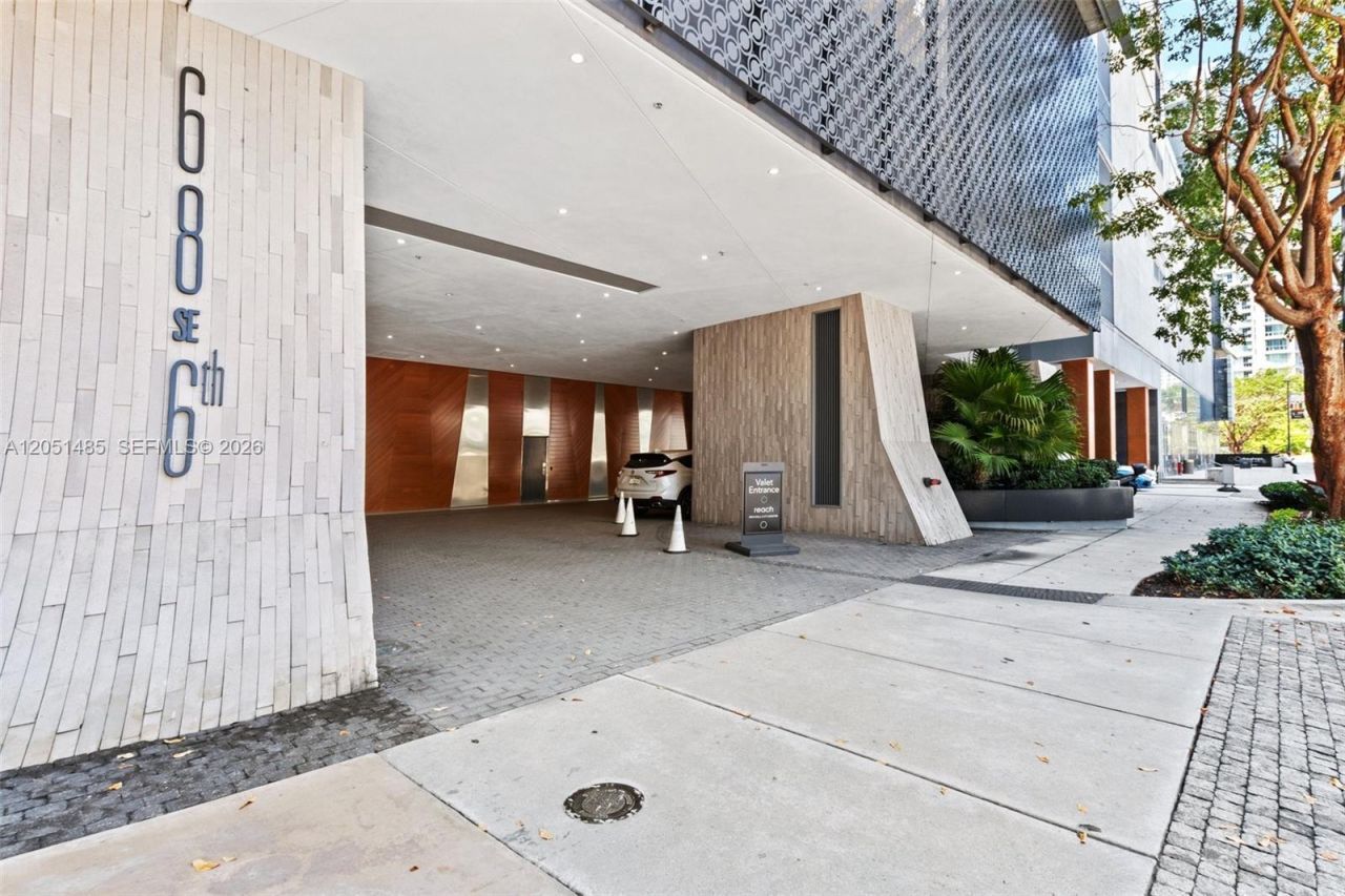 68 SE 6th St, Unit 1706, Miami, FL 33131 Photo