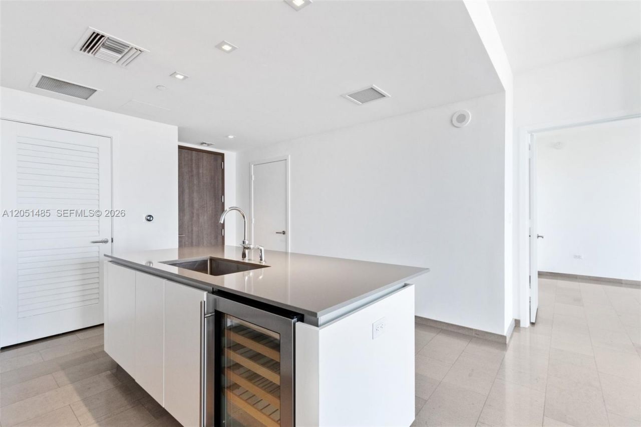 68 SE 6th St, Unit 1706, Miami, FL 33131 Photo