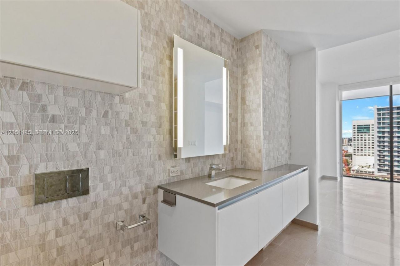 68 SE 6th St, Unit 1706, Miami, FL 33131 Photo