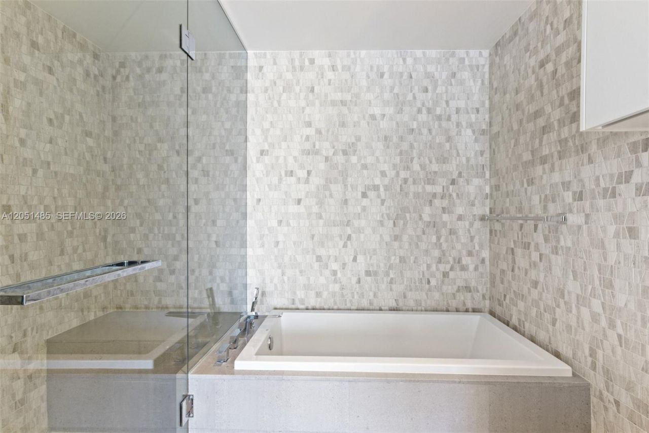 68 SE 6th St, Unit 1706, Miami, FL 33131 Photo