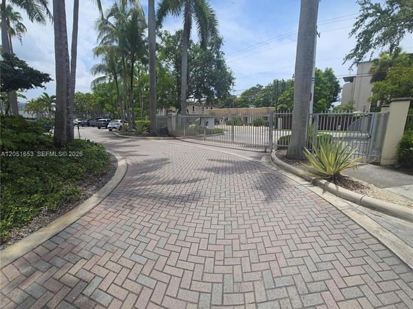 8950 SW 69th Ct, Unit 306, Pinecrest, FL 33156