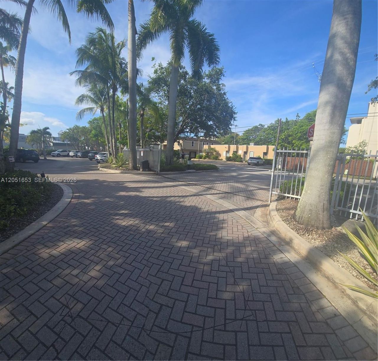 8950 SW 69th Ct, Unit 306, Pinecrest, FL 33156 Photo