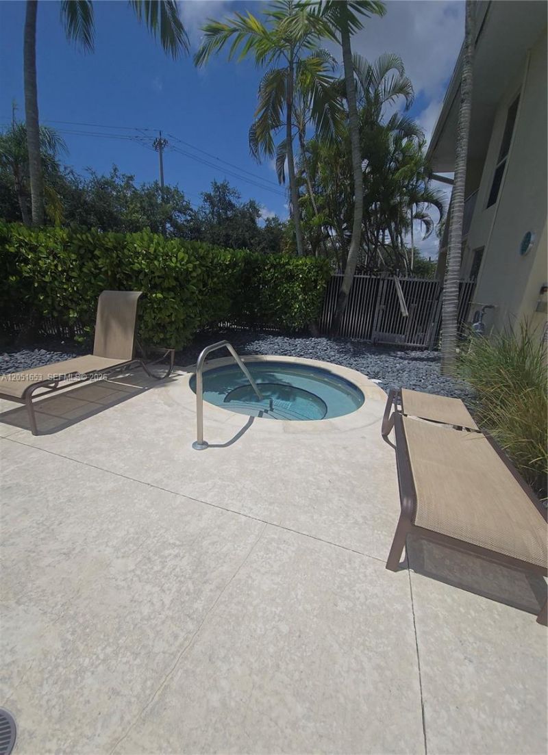 8950 SW 69th Ct, Unit 306, Pinecrest, FL 33156 Photo