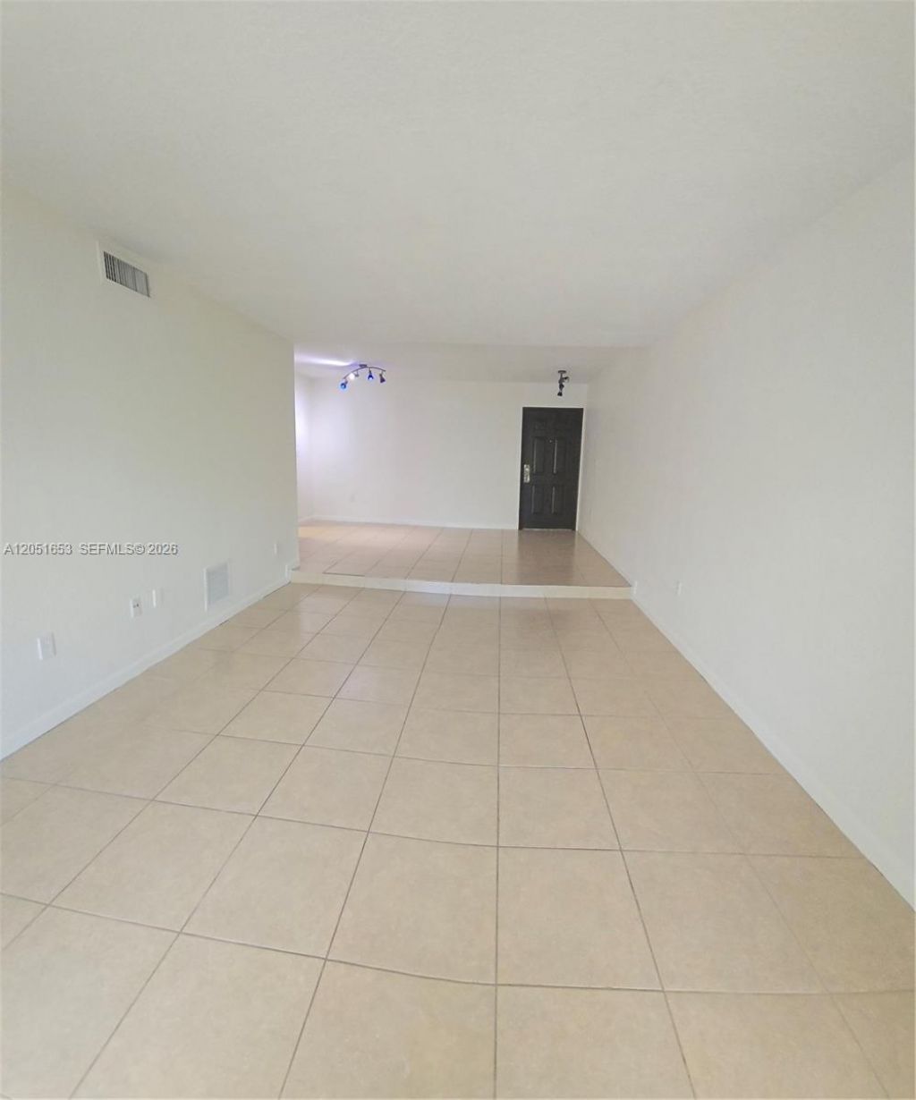 8950 SW 69th Ct, Unit 306, Pinecrest, FL 33156 Photo