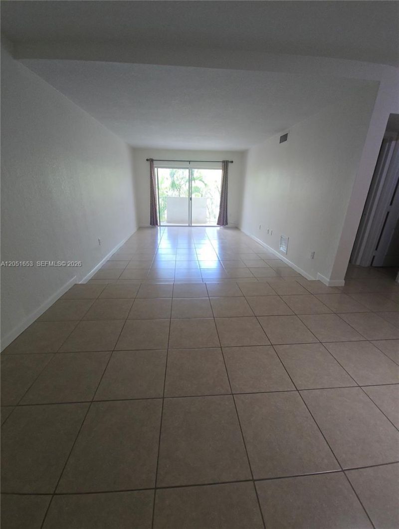 8950 SW 69th Ct, Unit 306, Pinecrest, FL 33156 Photo