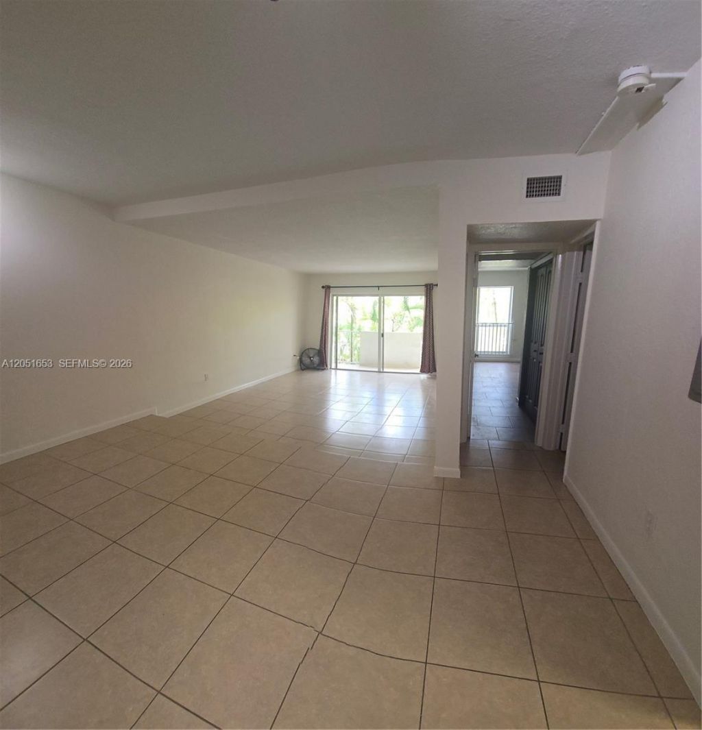 8950 SW 69th Ct, Unit 306, Pinecrest, FL 33156 Photo
