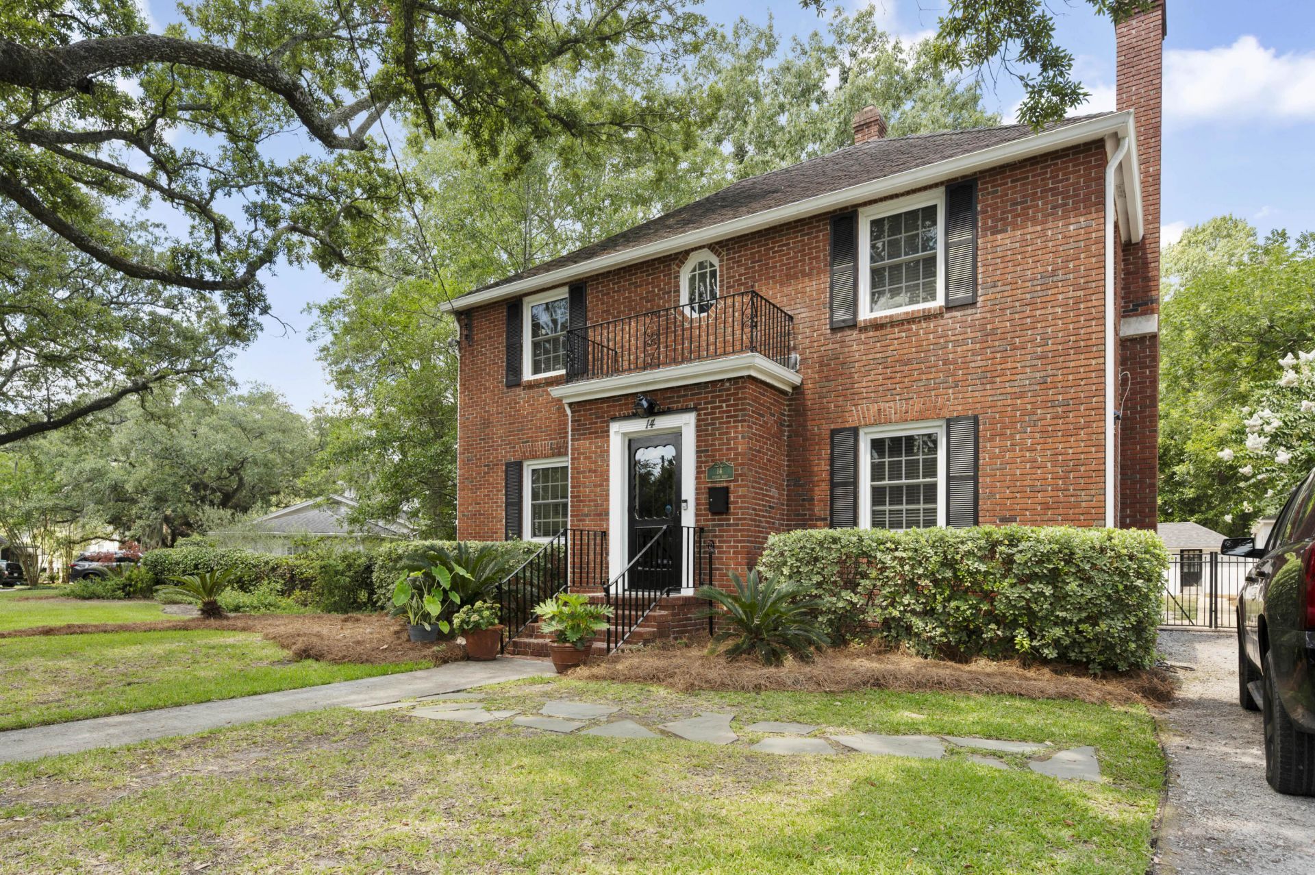 14 Belvue Road Photo 2