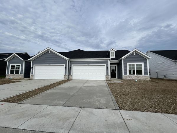 10391 Iowa Street , Crown Point, IN 46307