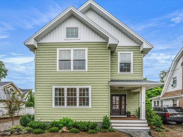 10 Hazel Place, Floral Park, NY 11001