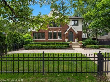 974 Ann Street, Birmingham, MI 48009