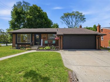 27407 Buckingham Street, Livonia, MI 48154