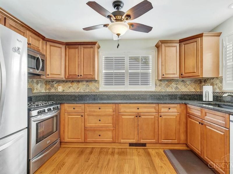 8000 Queens Avenue, Sycamore Township, OH 45236 Photo 14