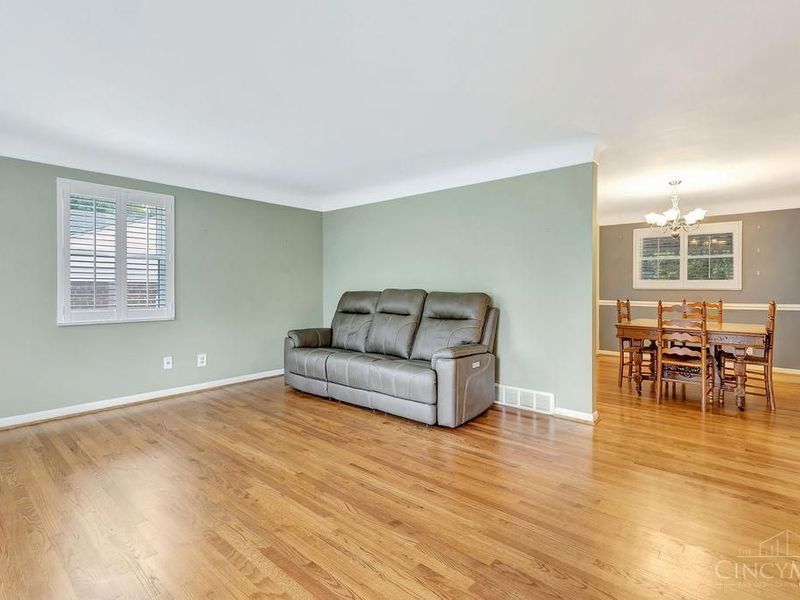 8000 Queens Avenue, Sycamore Township, OH 45236 Photo 3