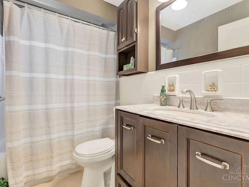 8000 Queens Avenue, Sycamore Township, OH 45236 Photo 9