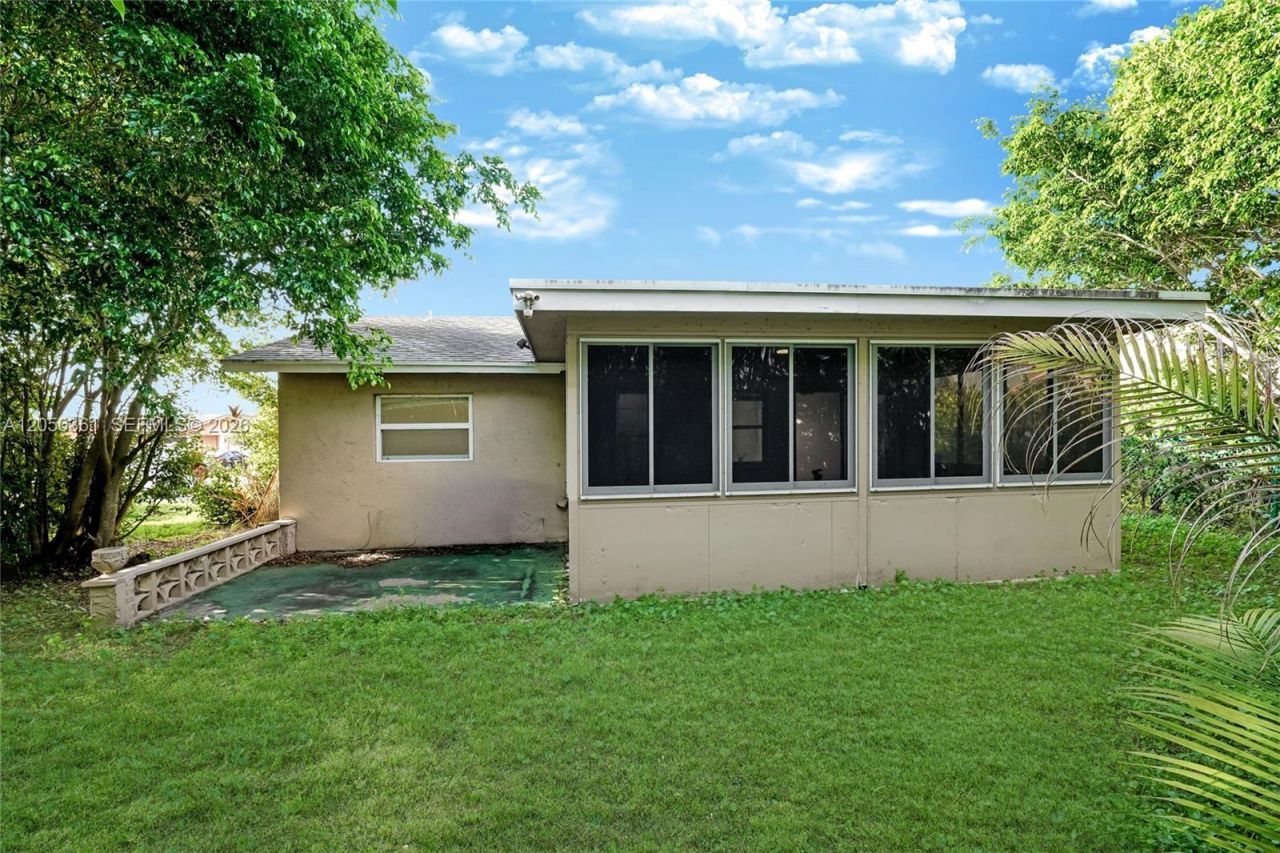 9800 NW 70th Ct , Tamarac, FL 33321 Photo