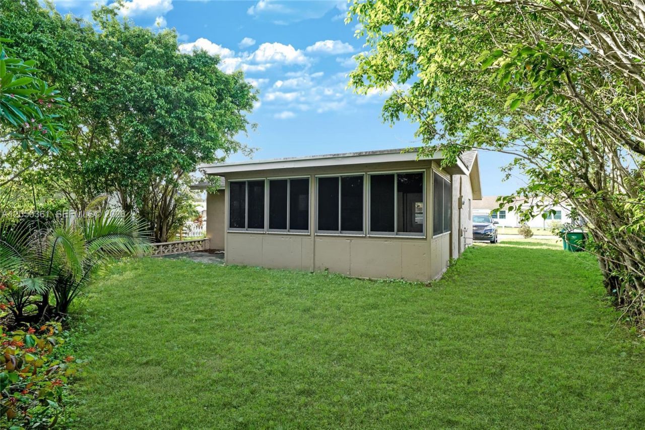 9800 NW 70th Ct , Tamarac, FL 33321 Photo