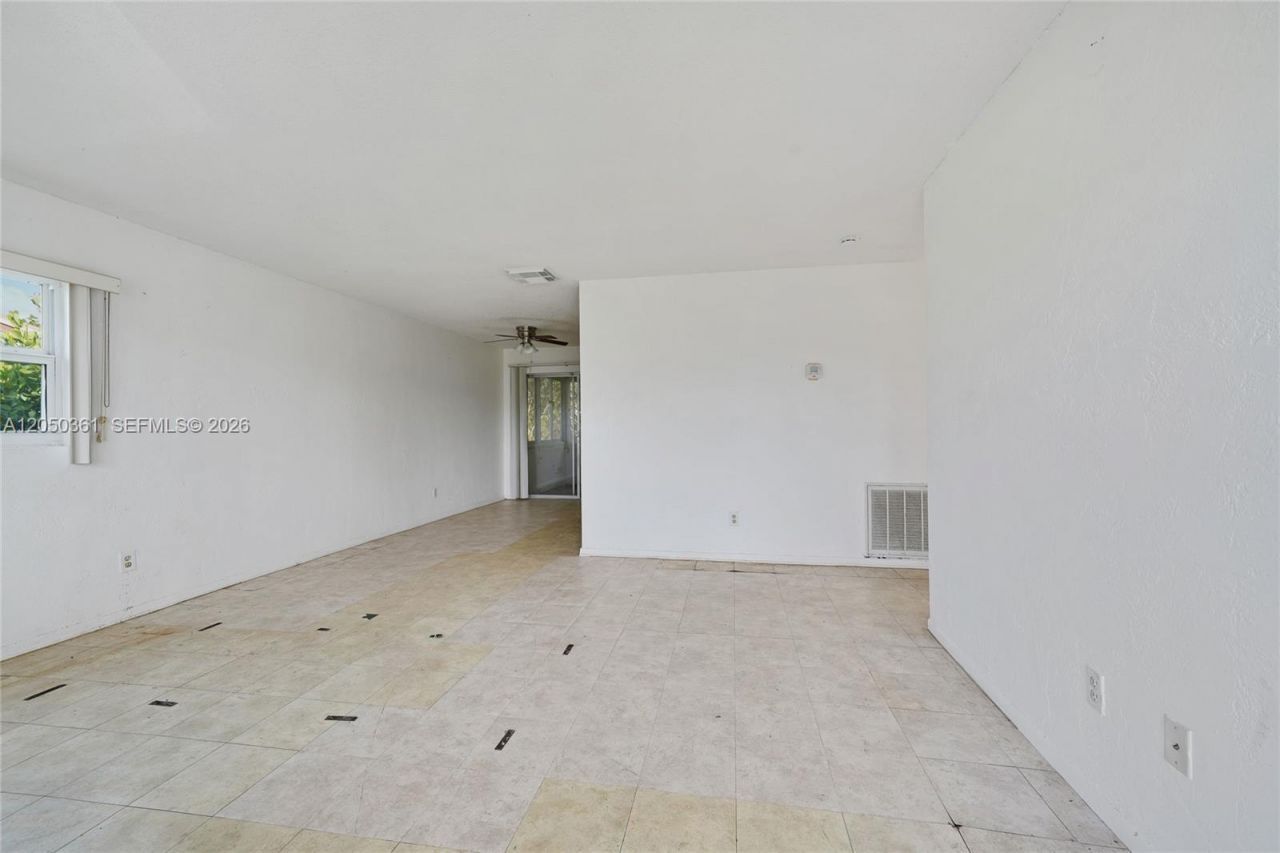 9800 NW 70th Ct , Tamarac, FL 33321 Photo