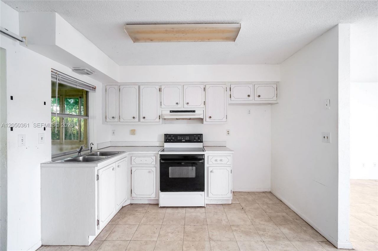 9800 NW 70th Ct , Tamarac, FL 33321 Photo