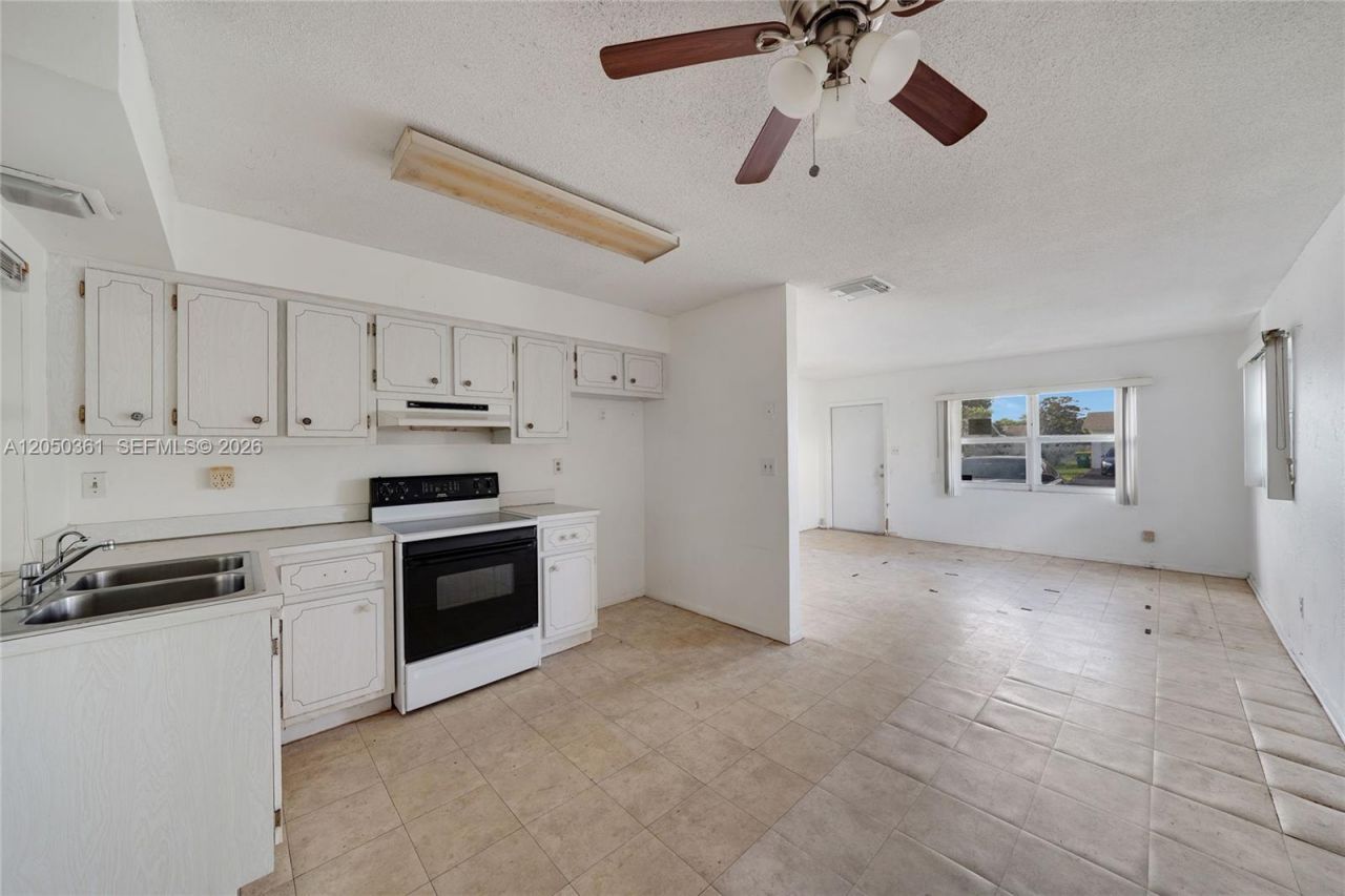 9800 NW 70th Ct , Tamarac, FL 33321 Photo
