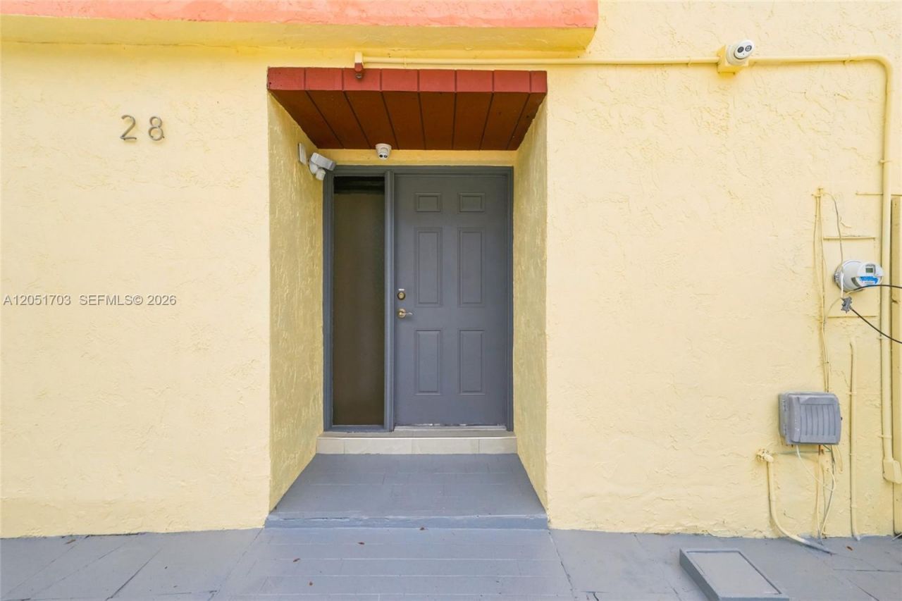 9674 Fontainebleau Blvd , Unit 28, Miami, FL 33172 Photo