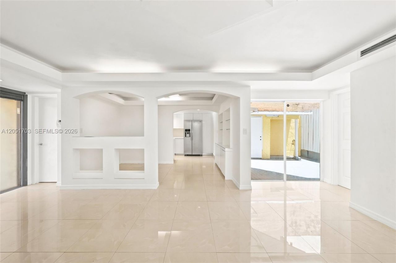 9674 Fontainebleau Blvd , Unit 28, Miami, FL 33172 Photo