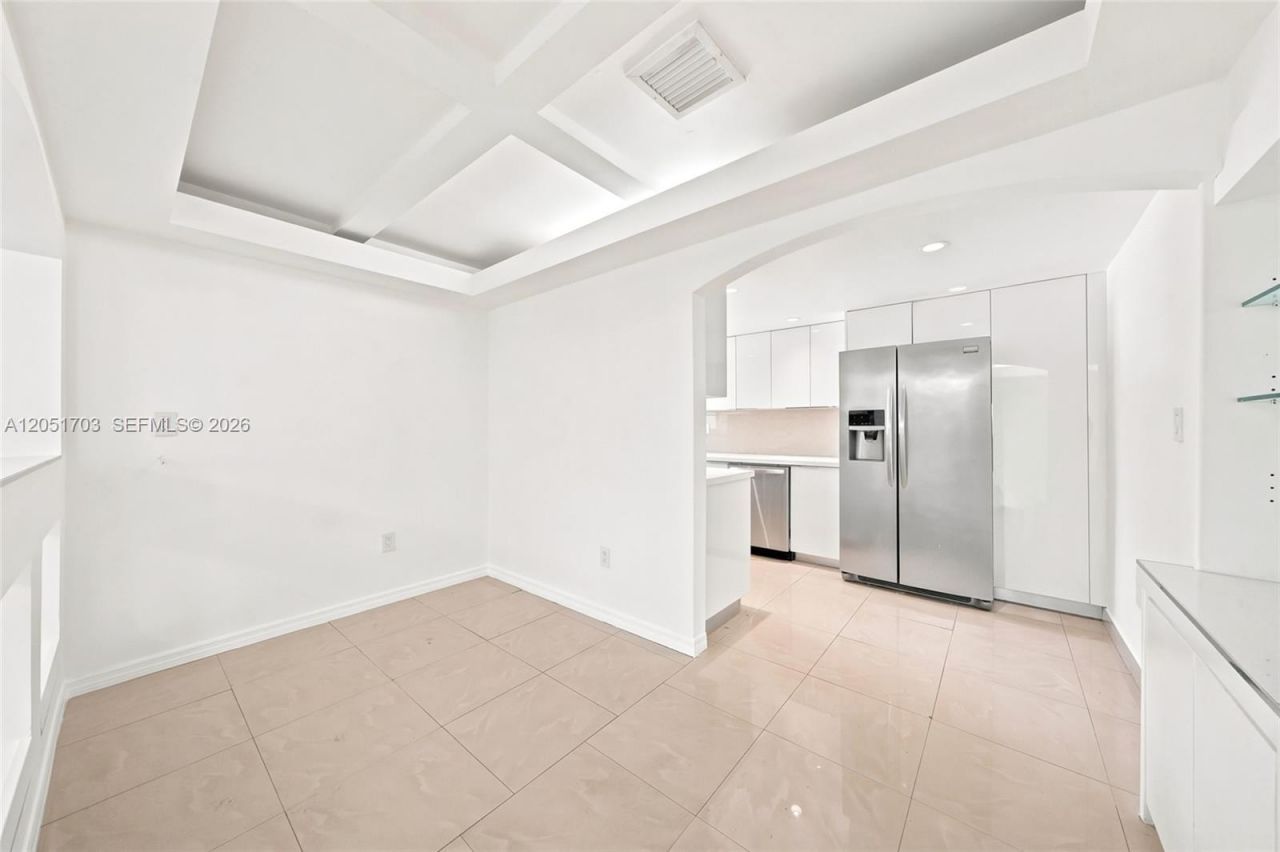 9674 Fontainebleau Blvd , Unit 28, Miami, FL 33172 Photo