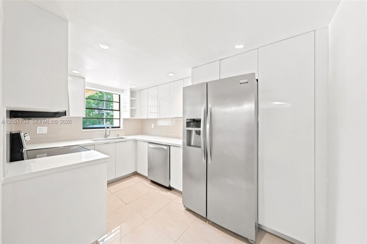 9674 Fontainebleau Blvd , Unit 28, Miami, FL 33172 Photo