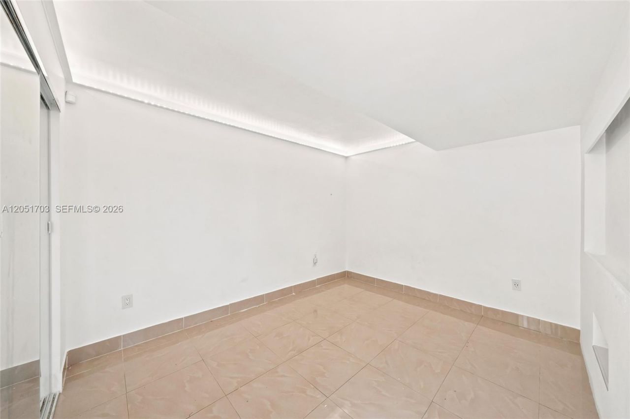9674 Fontainebleau Blvd , Unit 28, Miami, FL 33172 Photo