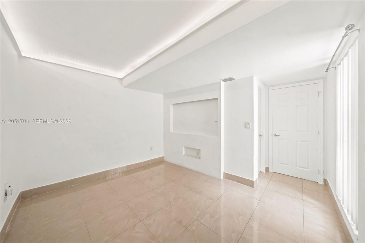 9674 Fontainebleau Blvd , Unit 28, Miami, FL 33172 Photo