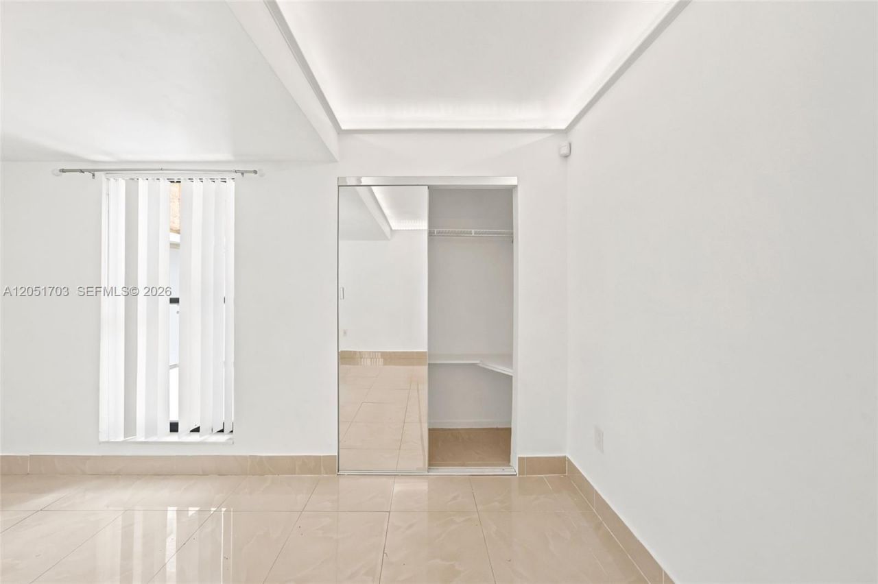 9674 Fontainebleau Blvd , Unit 28, Miami, FL 33172 Photo