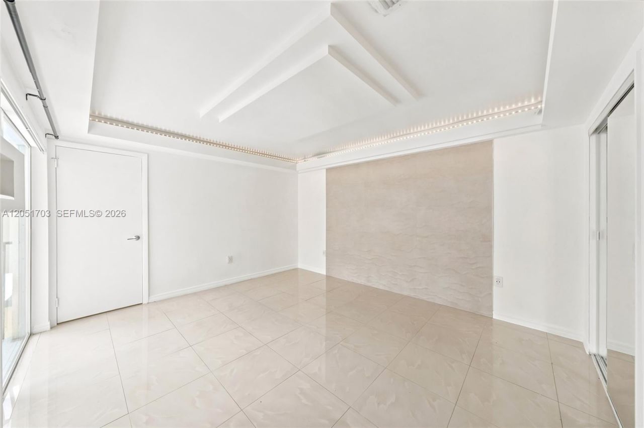 9674 Fontainebleau Blvd , Unit 28, Miami, FL 33172 Photo