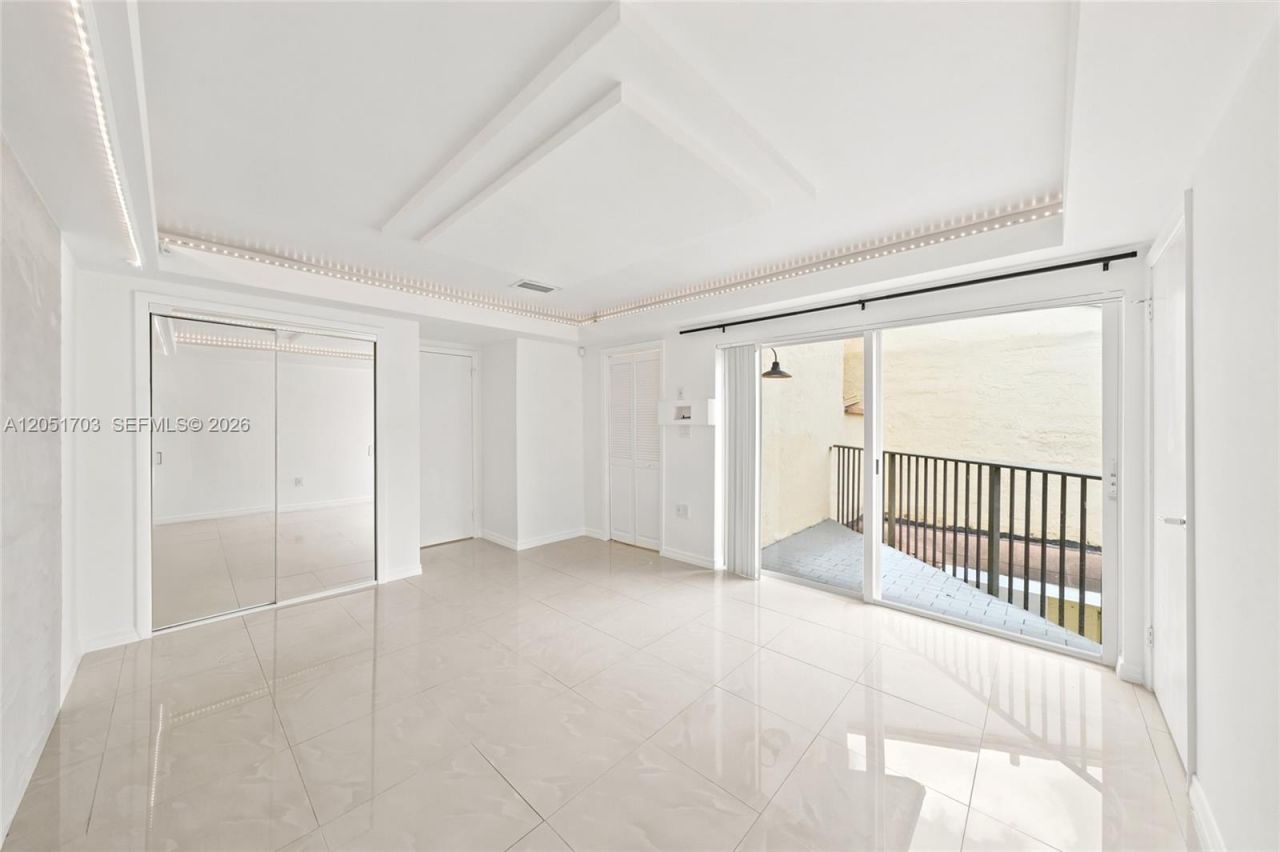 9674 Fontainebleau Blvd , Unit 28, Miami, FL 33172 Photo