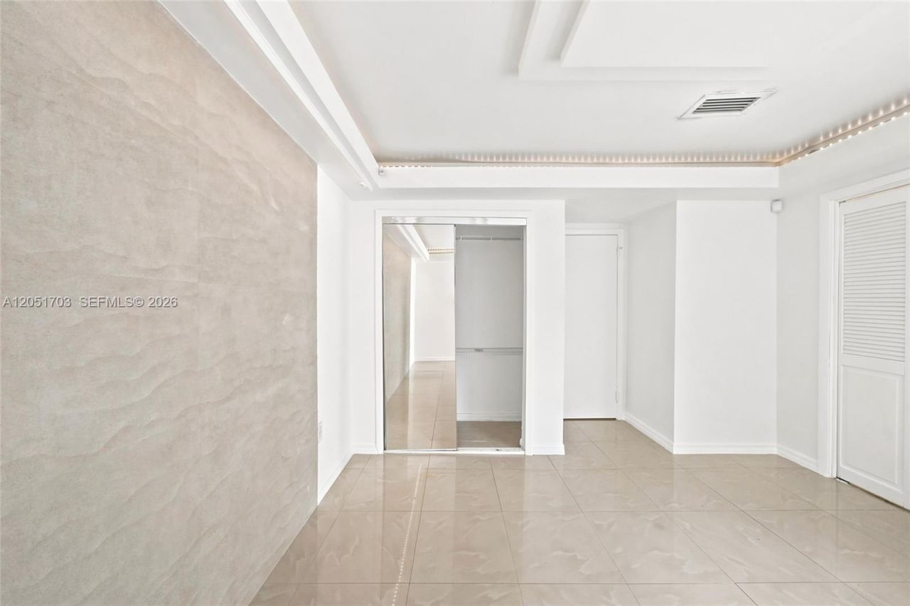 9674 Fontainebleau Blvd , Unit 28, Miami, FL 33172 Photo