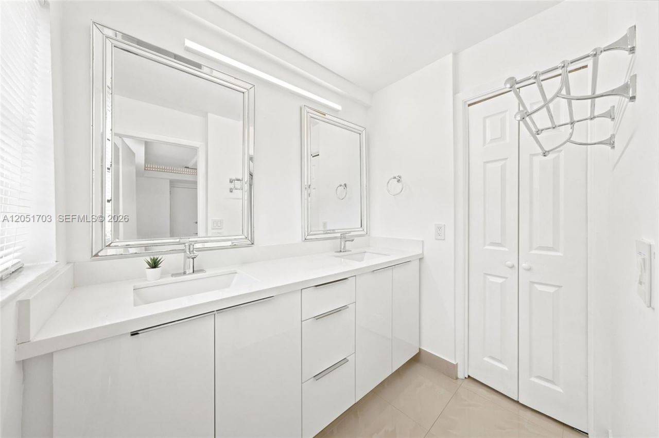 9674 Fontainebleau Blvd , Unit 28, Miami, FL 33172 Photo