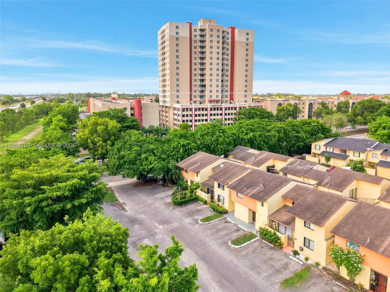 9674 Fontainebleau Blvd , Unit 28, Miami, FL 33172 Photo