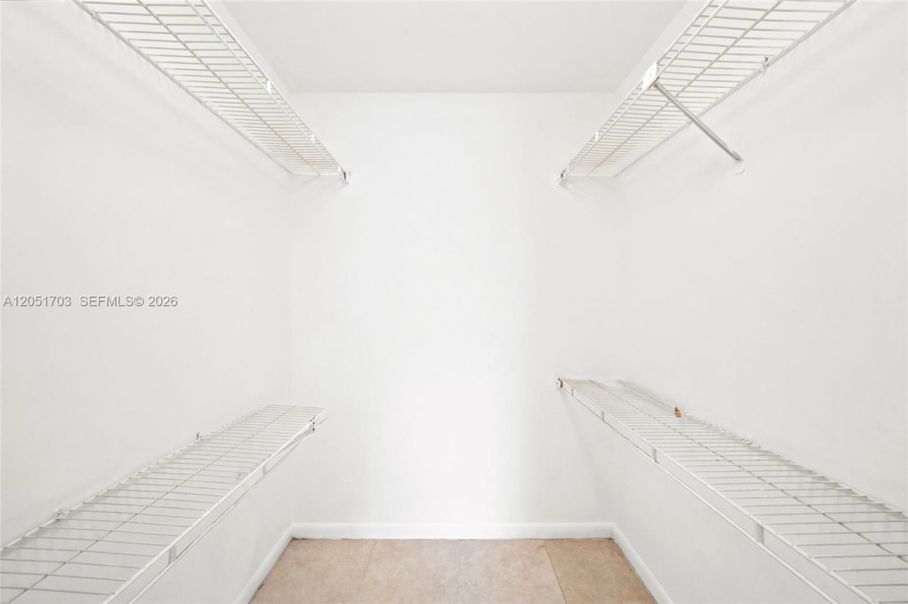 9674 Fontainebleau Blvd , Unit 28, Miami, FL 33172 Photo