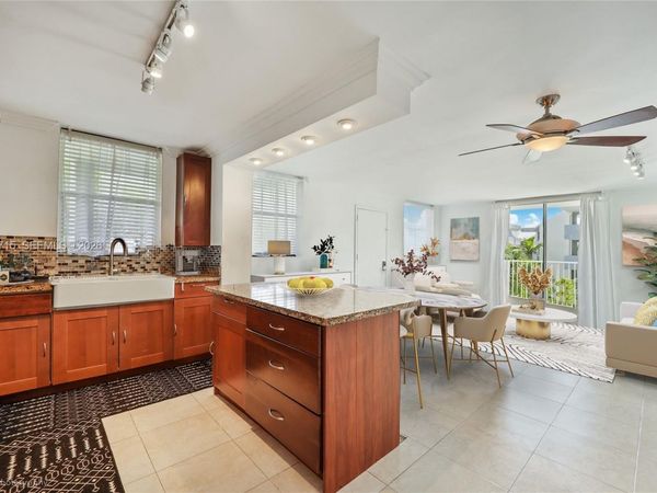 1801 S Treasure Dr, Unit 421, North Bay Village, FL 33141