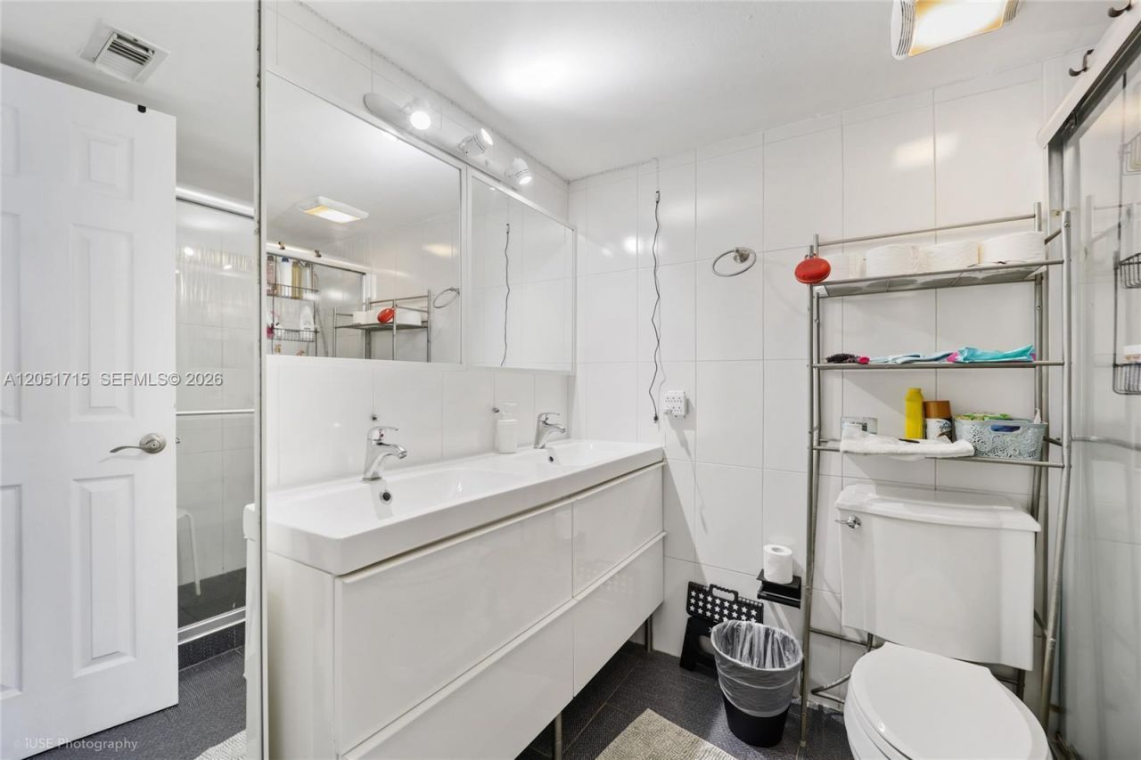 1801 S Treasure Dr, Unit 421, North Bay Village, FL 33141 Photo