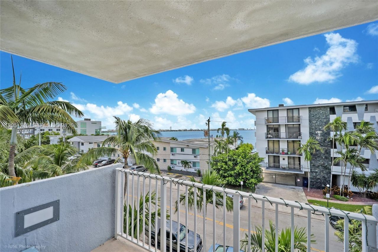 1801 S Treasure Dr, Unit 421, North Bay Village, FL 33141 Photo