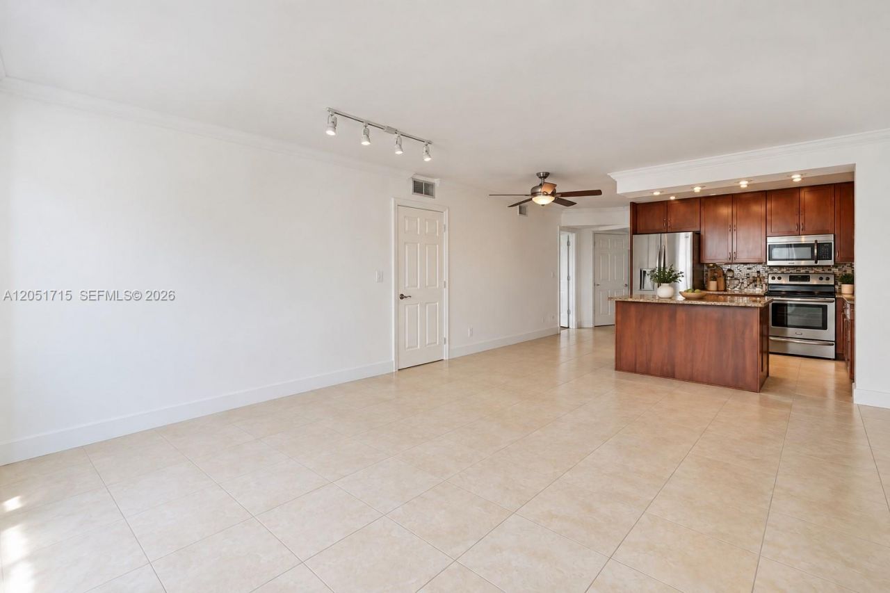 1801 S Treasure Dr, Unit 421, North Bay Village, FL 33141 Photo