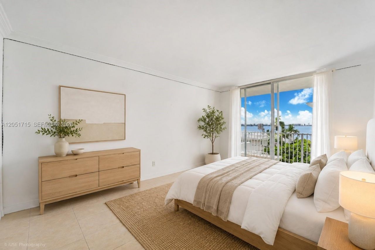 1801 S Treasure Dr, Unit 421, North Bay Village, FL 33141 Photo