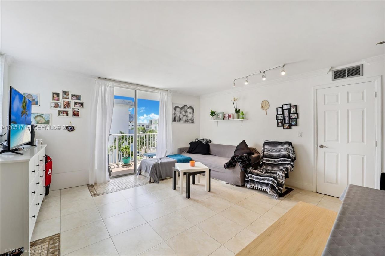 1801 S Treasure Dr, Unit 421, North Bay Village, FL 33141 Photo