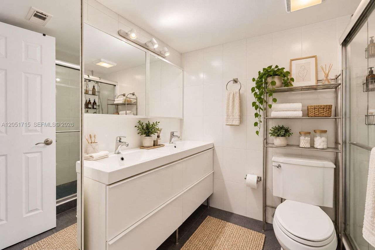 1801 S Treasure Dr, Unit 421, North Bay Village, FL 33141 Photo