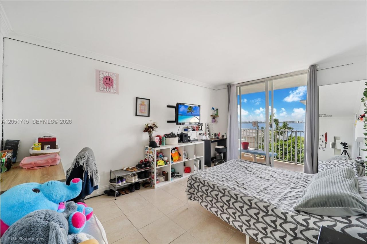 1801 S Treasure Dr, Unit 421, North Bay Village, FL 33141 Photo