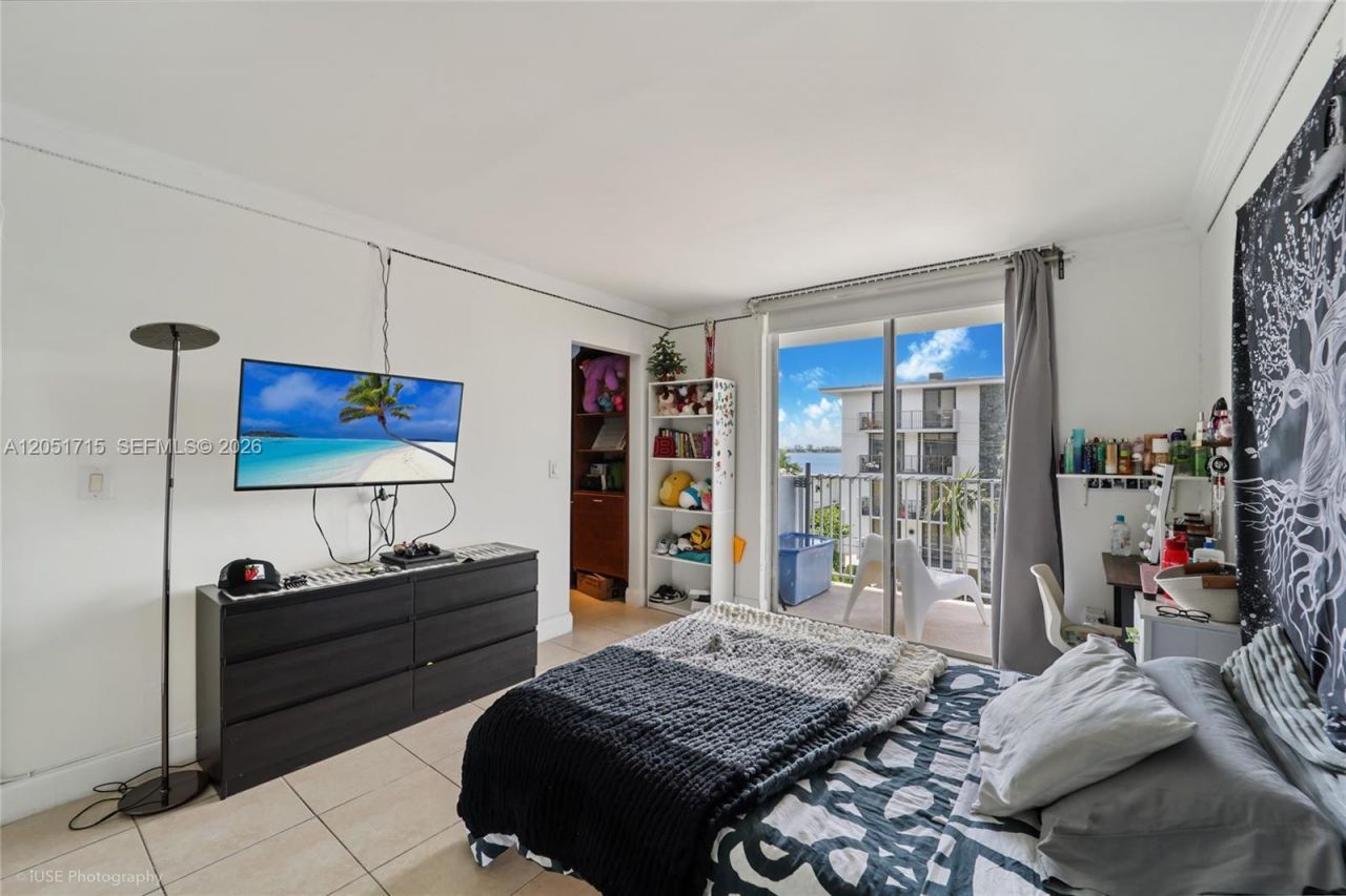 1801 S Treasure Dr, Unit 421, North Bay Village, FL 33141 Photo
