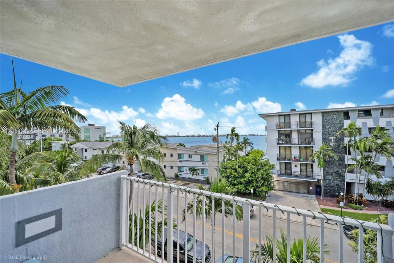 1801 S Treasure Dr, Unit 421, North Bay Village, FL 33141 Photo
