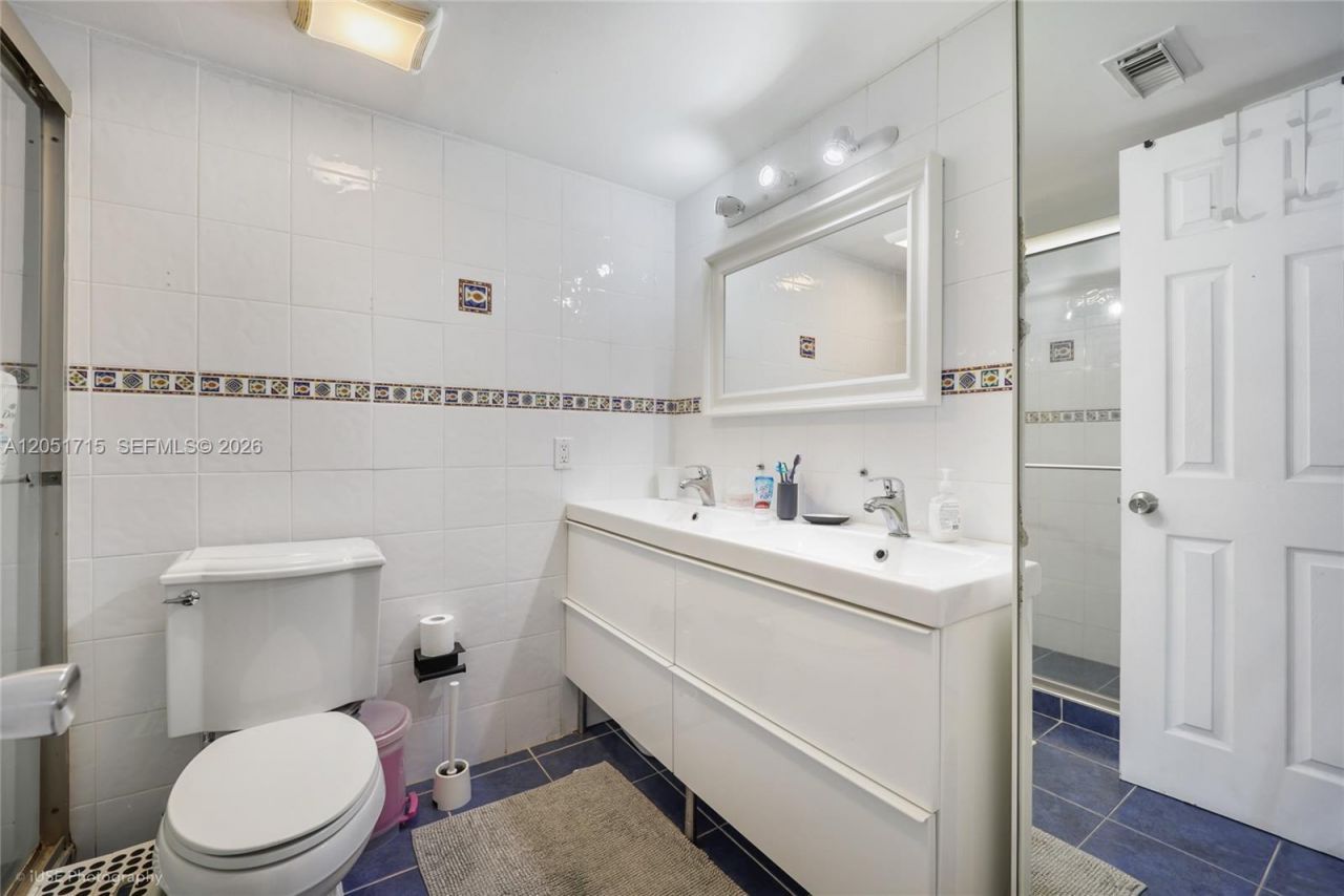1801 S Treasure Dr, Unit 421, North Bay Village, FL 33141 Photo