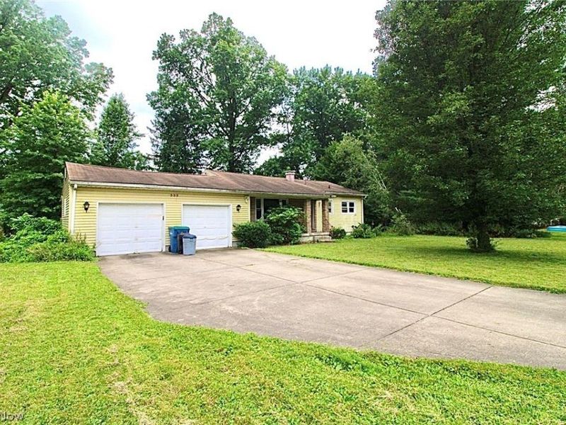 333 Yvonne Drive, Youngstown, OH 44505 Photo 2