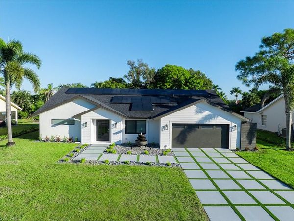5105 Berkeley DR, NAPLES, FL 34112