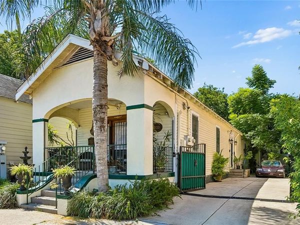 1830 BURGUNDY Street, New Orleans, LA 70116